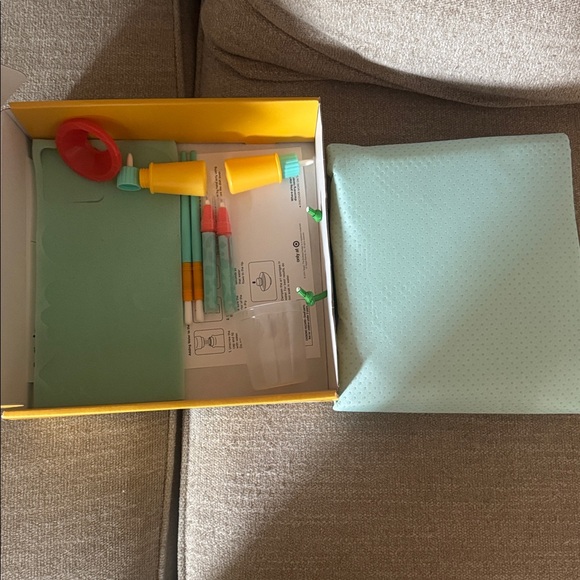 Gigglescape 4x3 Water Doodle Mat Rainbow Water Pen Sponges Educational - Picture 4 of 4